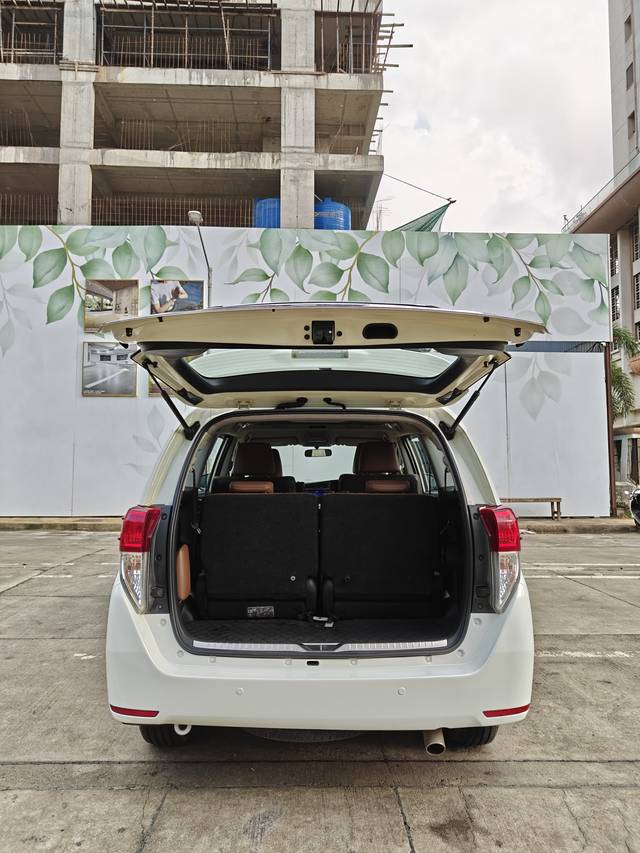https://images10.gaadi.com/usedcar_image/4573650/original/2ec20af853d88f12e018b6e71ce80019.jpg?imwidth=6402