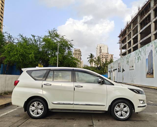https://images10.gaadi.com/usedcar_image/4573650/original/processed_2b8bdc9b1a9c646c7c2966e4857801c2.jpg?imwidth=6401