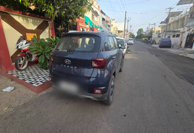 https://images10.gaadi.com/usedcar_image/4573668/original/7b4e2005-d0ea-4fc9-8c61-e718bc49c708.?imwidth=6400