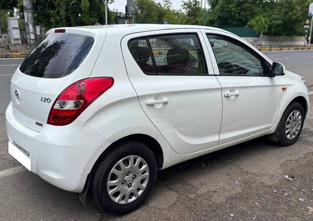 https://images10.gaadi.com/usedcar_image/4573671/original/processed_be22df47b5f35d60ebb4abaf7f131778.jpg?imwidth=6402
