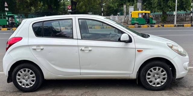 https://images10.gaadi.com/usedcar_image/4573671/original/processed_ca2bf181ca904d85ac3a7e661a1fc279.jpg?imwidth=6401