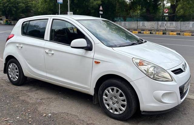 https://images10.gaadi.com/usedcar_image/4573671/original/processed_f6bfa26cb53ca5f72dbacb78b01fe7ae.jpg?imwidth=6400
