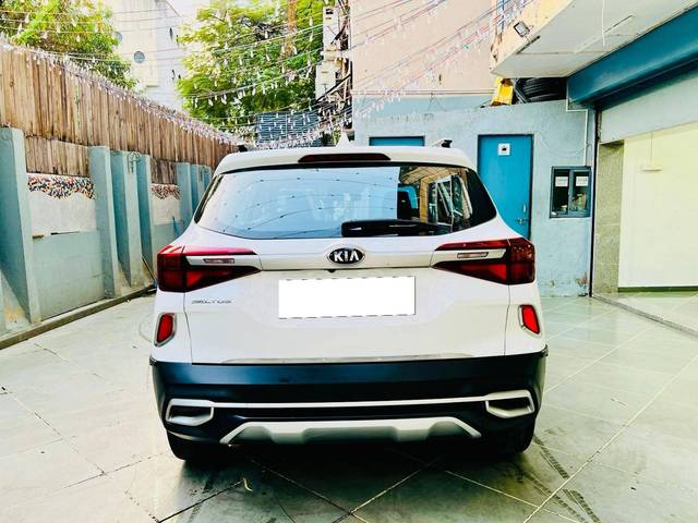 https://images10.gaadi.com/usedcar_image/4573674/original/processed_b570fc820c4c529eb3477432e3fcd415.jpg?imwidth=6401