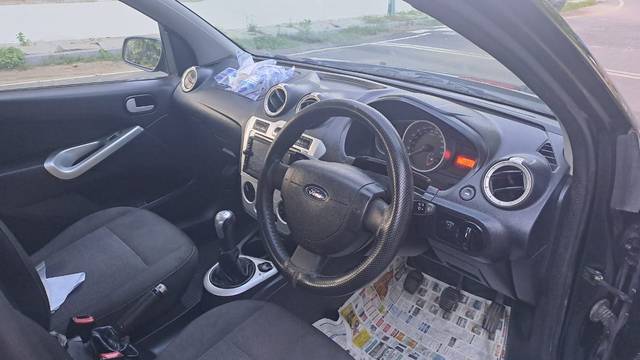 https://images10.gaadi.com/usedcar_image/4573678/original/7eec64f705fa857f6a29655260d5cee9.jpg?imwidth=6402