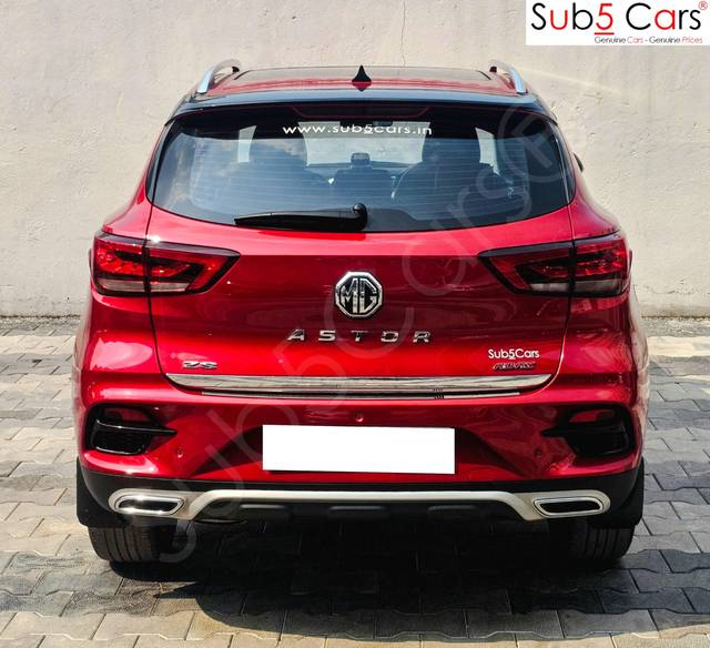 https://images10.gaadi.com/usedcar_image/4573683/original/processed_4120da7de285978f63143d28a64baca8.jpg?imwidth=6402
