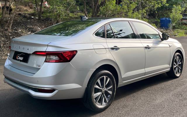 https://images10.gaadi.com/usedcar_image/4573727/original/processed_515906697df82b1ffc49c271c2003099.jpeg?imwidth=6402