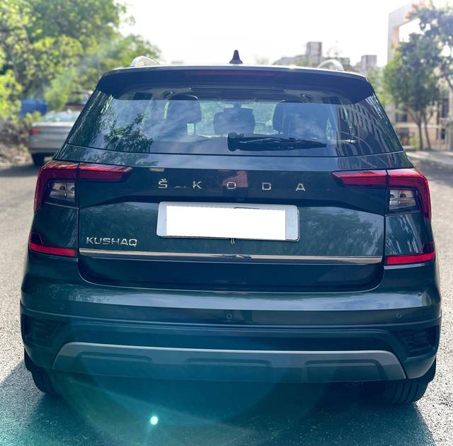 https://images10.gaadi.com/usedcar_image/4573747/original/processed_21261789d7c5eb0141536e334fa73227.jpeg?imwidth=6402