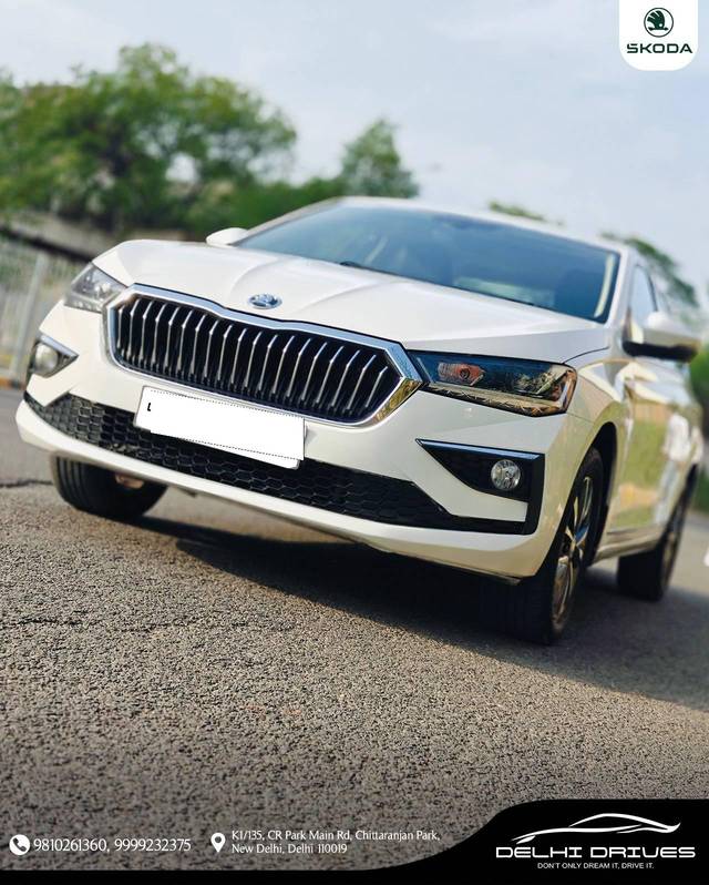 https://images10.gaadi.com/usedcar_image/4573749/original/processed_3c2ae5ab699657e2477ec3e2b73f03af.jpeg?imwidth=6402