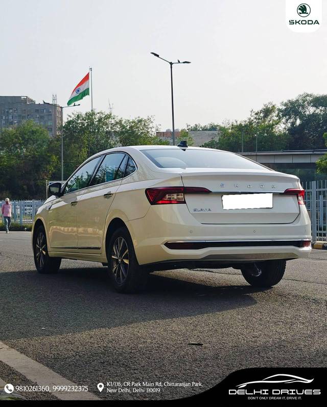https://images10.gaadi.com/usedcar_image/4573749/original/processed_8bde0050a0ff2145e3d03a6718de6b3a.jpeg?imwidth=6401