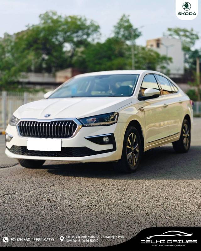 https://images10.gaadi.com/usedcar_image/4573749/original/processed_da84eca210e55cf1310a9dbcde58a740.jpeg?imwidth=6400