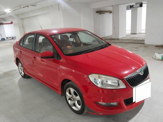 https://images10.gaadi.com/usedcar_image/4573755/original/processed_4cf843ed4c27f1cb1e06de5cabe8812a.jpg?imwidth=6400