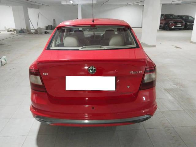 https://images10.gaadi.com/usedcar_image/4573755/original/processed_bde93e13d025399941f437381717f5dd.jpg?imwidth=6402