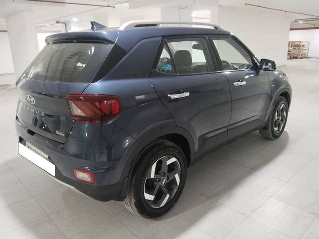 https://images10.gaadi.com/usedcar_image/4573759/original/processed_23a49a863ddb902a1c1f9bf338319573.jpg?imwidth=6402
