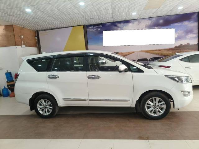 https://images10.gaadi.com/usedcar_image/4573779/original/processed_014abd9371fbb46cf7c4c29990a25411.jpg?imwidth=6401