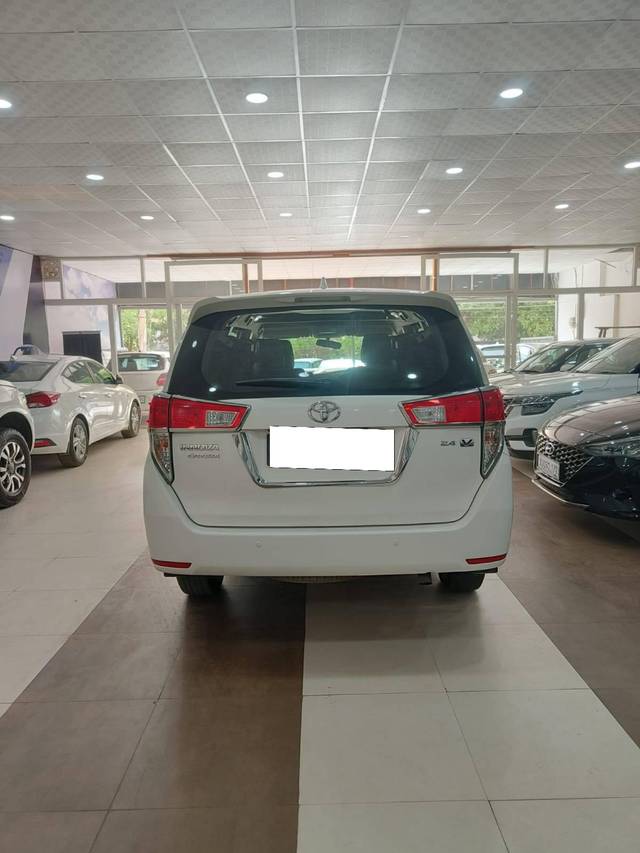 https://images10.gaadi.com/usedcar_image/4573779/original/processed_3a368f9c0ee5c848a82be09ea4a73992.jpg?imwidth=6402