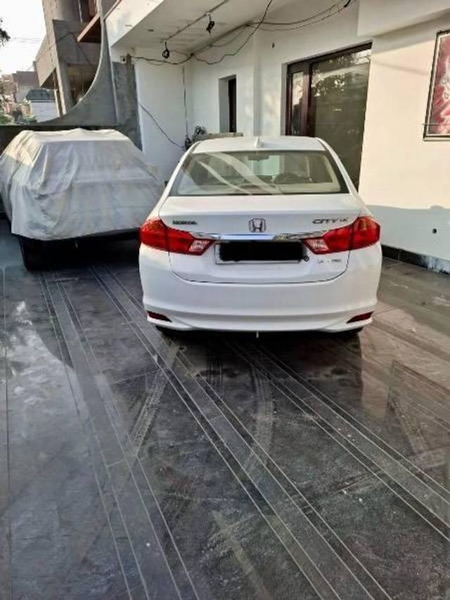 https://images10.gaadi.com/usedcar_image/4573814/original/processed_01c96483-9288-4ceb-b482-450ccf8c9499.jpeg?imwidth=6401
