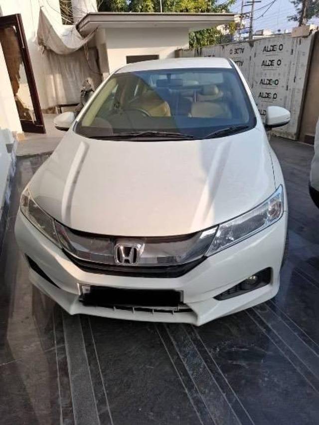 https://images10.gaadi.com/usedcar_image/4573814/original/processed_31a99195-da31-473f-abdf-51e99592ec50.jpeg?imwidth=6402