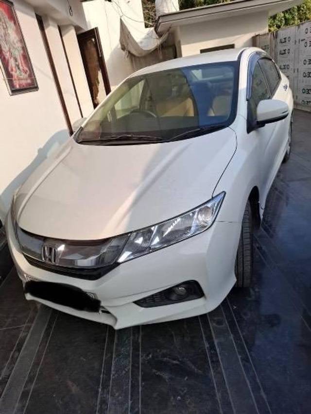 https://images10.gaadi.com/usedcar_image/4573814/original/processed_3cb71d9c-a863-4df0-ac7e-71a85c68595a.jpeg?imwidth=6400
