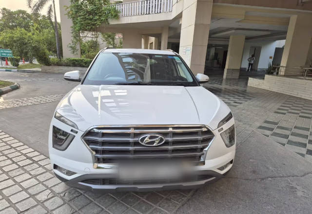 https://images10.gaadi.com/usedcar_image/4573837/original/af08919b-a0b5-4d16-b5c9-ed55c13c37dc.?imwidth=6402