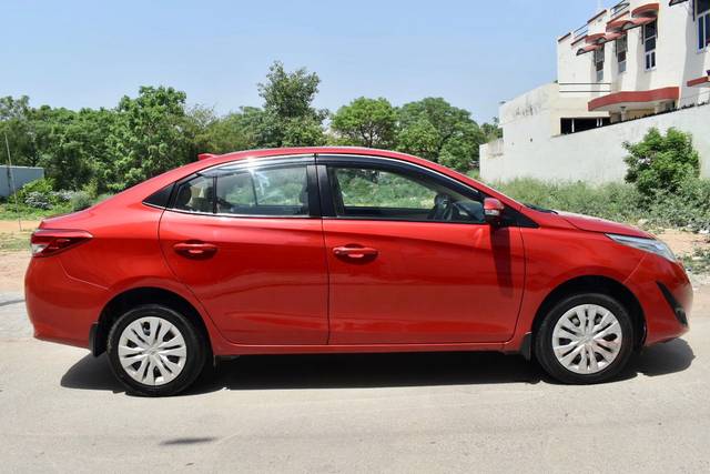 https://images10.gaadi.com/usedcar_image/4573856/original/585f7ee8b399451ff30da1c6241ee956.jpg?imwidth=6401
