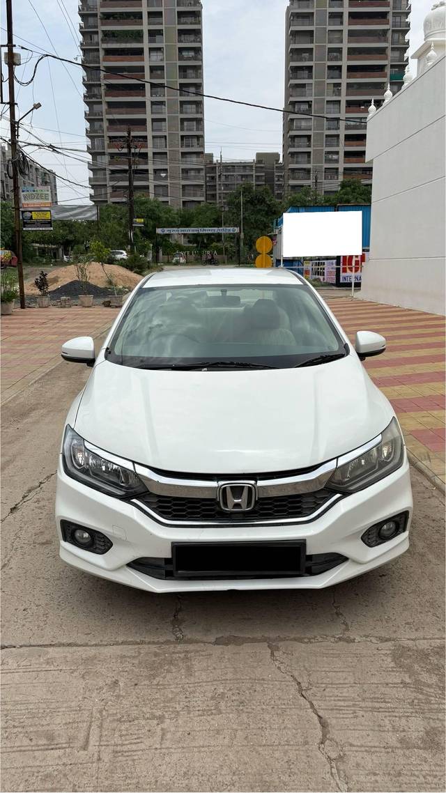 https://images10.gaadi.com/usedcar_image/4573861/original/processed_a623a644-b00e-4121-be43-5d4c8b9fc6ca.jpg?imwidth=6400