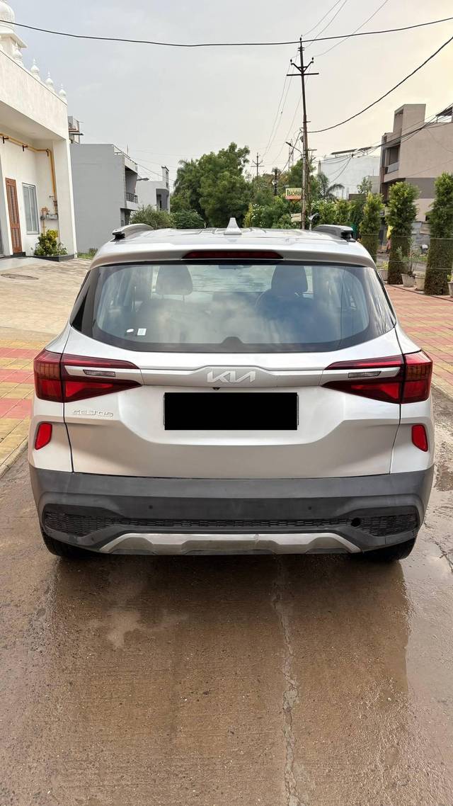 https://images10.gaadi.com/usedcar_image/4573866/original/processed_3ebd6891-eb4c-4e92-bef1-88bc58675b0c.jpg?imwidth=6401