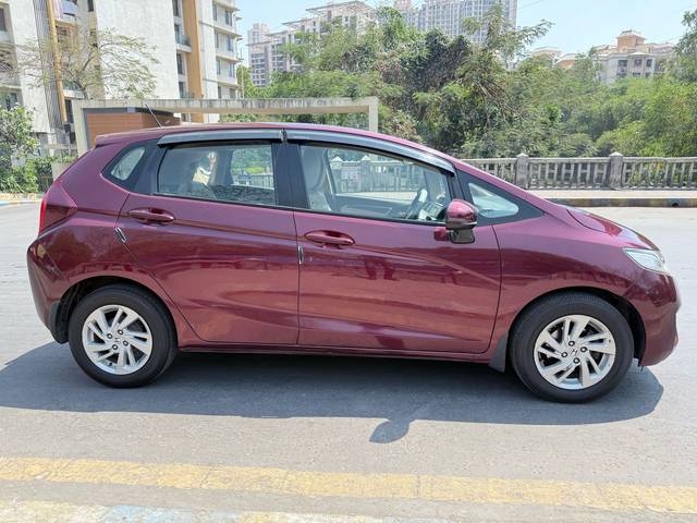 https://images10.gaadi.com/usedcar_image/4573870/original/942329c88cca00d1614f1cff815c8186.jpeg?imwidth=6401