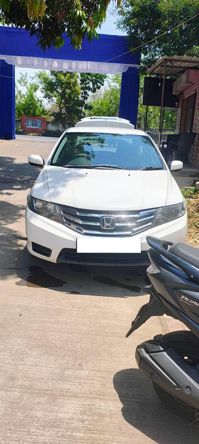 https://images10.gaadi.com/usedcar_image/4573873/original/processed_e4cf909c-1cc5-46df-9fee-56e651b88988.jpg?imwidth=6400
