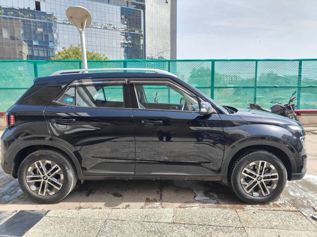 https://images10.gaadi.com/usedcar_image/4573877/original/processed_0e591aa24539566a4f23ec2fb8306b9f.jpg?imwidth=6401