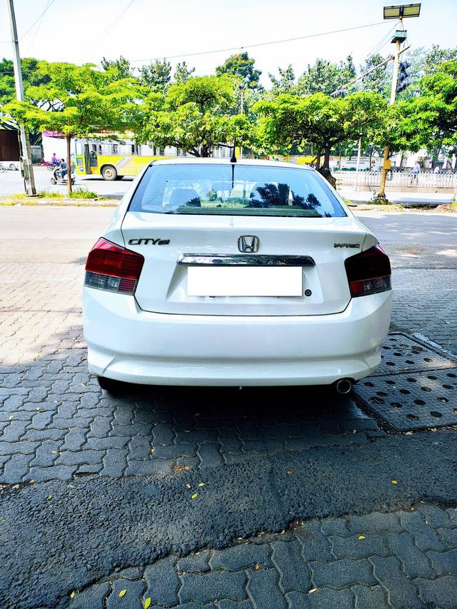 https://images10.gaadi.com/usedcar_image/4573883/original/processed_a983bc91-7910-4b2a-9fdd-13bb5e892192.jpg?imwidth=6401