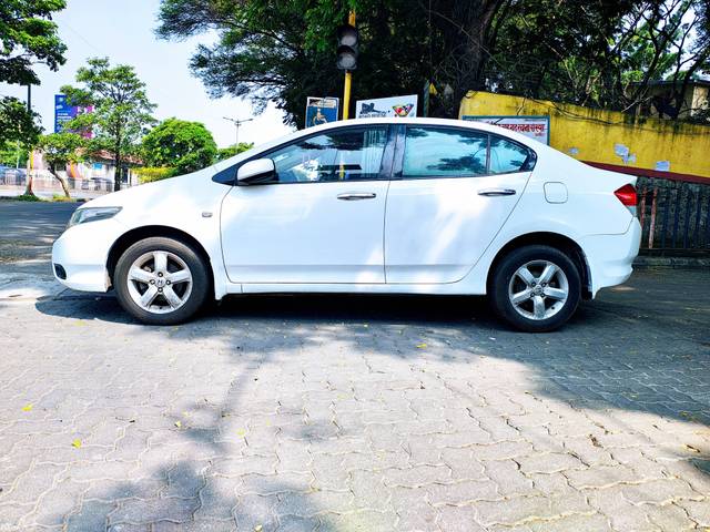 https://images10.gaadi.com/usedcar_image/4573883/original/processed_fef0e7bb-523f-41b2-8484-2eeb17fb0285.jpg?imwidth=6402