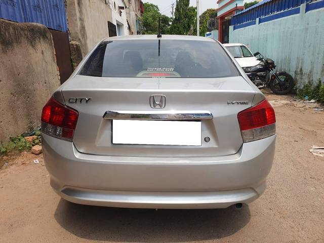 https://images10.gaadi.com/usedcar_image/4573902/original/processed_8991c5c181c06c1c26f890e5732d242c.jpg?imwidth=6401