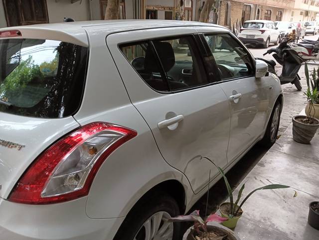 https://images10.gaadi.com/usedcar_image/4573918/original/86b103927b12d4e5e86048bd6f532a23.jpg?imwidth=6401