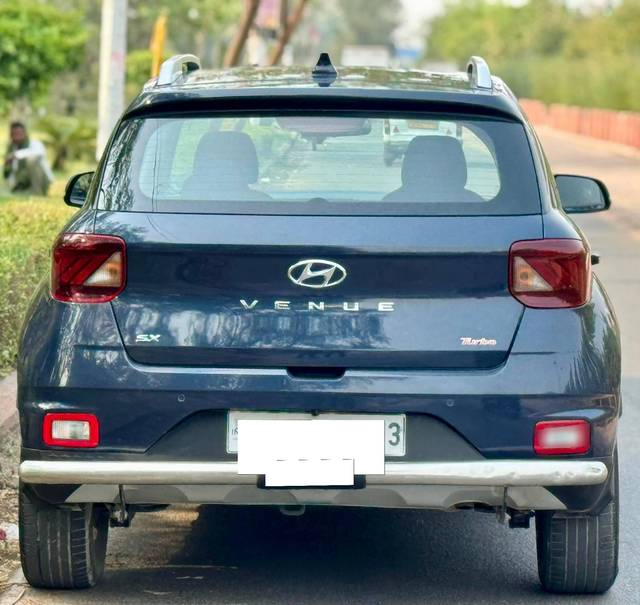 https://images10.gaadi.com/usedcar_image/4573927/original/processed_fbb4a572fdd298c3fc3e0cb55f228d87.jpg?imwidth=6402