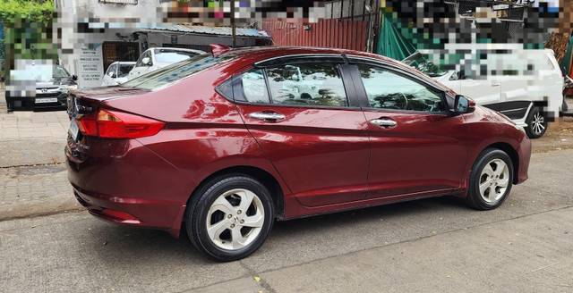https://images10.gaadi.com/usedcar_image/4573932/original/processed_9ac7cbae6bc5697c07e752ad53f744bc.jpg?imwidth=6402