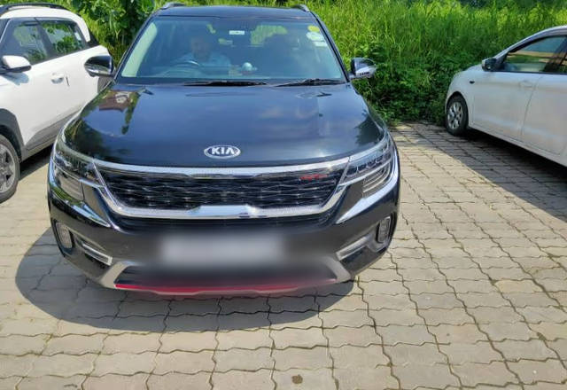 https://images10.gaadi.com/usedcar_image/4573938/original/615cd4fb-0d20-45bd-ae1e-0fa3eaac6036.?imwidth=6400