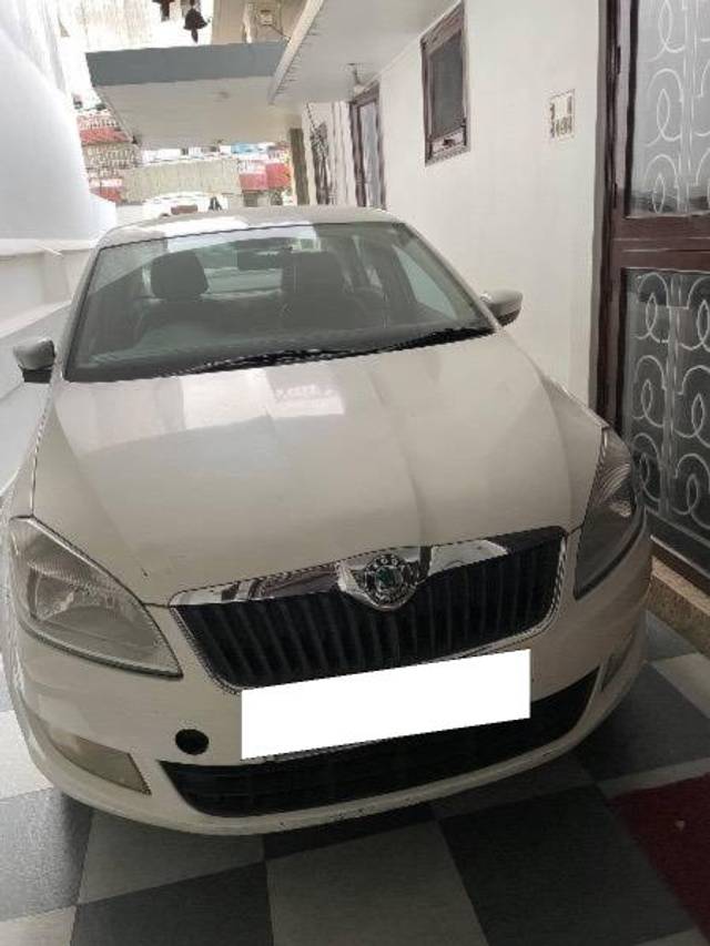 https://images10.gaadi.com/usedcar_image/4573968/original/processed_b1bf2dea-a3c3-4b0f-b5ac-d318114c0488.jpeg?imwidth=6400