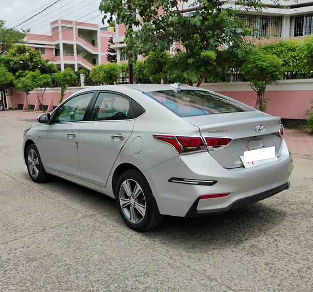 https://images10.gaadi.com/usedcar_image/4573991/original/processed_b4a4cfa2129d64f42a129fb478557021.jpg?imwidth=6402