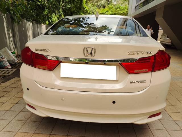 https://images10.gaadi.com/usedcar_image/4573996/original/processed_bef17941e95754c555572e2b910bd818.jpg?imwidth=6401
