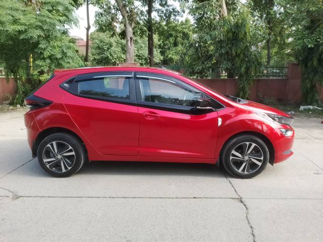 https://images10.gaadi.com/usedcar_image/4573997/original/ad021097ac392d99cc57a5dcec48e541.jpg?imwidth=6401