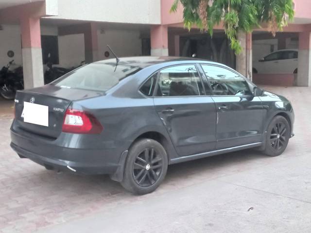 https://images10.gaadi.com/usedcar_image/4574001/original/processed_37fc13de9885aecdf68ddafb659f80e2.jpeg?imwidth=6401