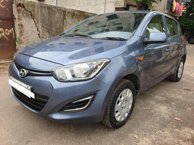 https://images10.gaadi.com/usedcar_image/4574008/original/processed_ec8d1fa41a97ca2b74f6806312c44389.jpg?imwidth=6402