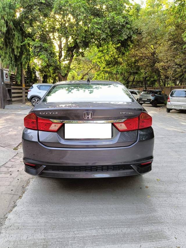 https://images10.gaadi.com/usedcar_image/4574015/original/processed_15bb5c7b4aa3df727b37b3beb8757116.jpeg?imwidth=6402