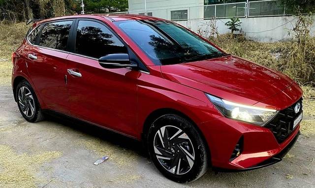 https://images10.gaadi.com/usedcar_image/4574017/original/processed_aaf60dc828bb3acc35d159089a5b1925.jpg?imwidth=6400