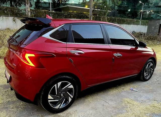 https://images10.gaadi.com/usedcar_image/4574017/original/processed_da6f85efa84611f38a347860b592c3b3.jpg?imwidth=6402