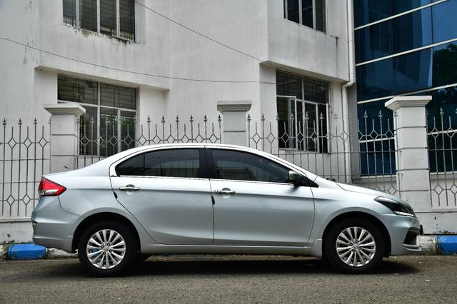 https://images10.gaadi.com/usedcar_image/4574027/original/e9303fb4aba25110168db2560be8869b.jpg?imwidth=6401