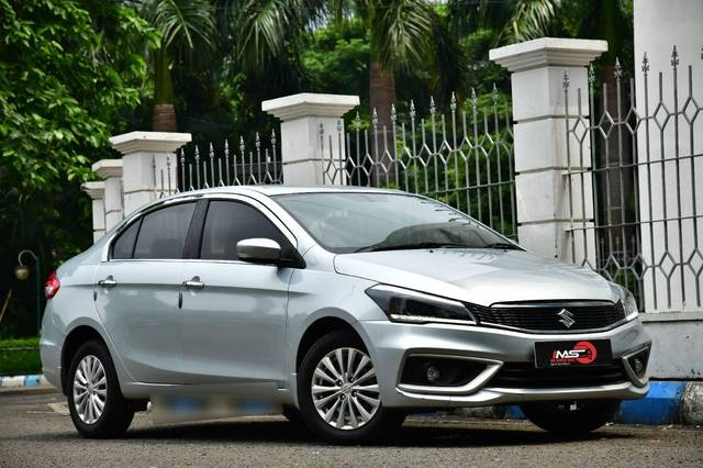 https://images10.gaadi.com/usedcar_image/4574027/original/processed_8c4e38f072cfba3fa030fe500662118c.jpg?imwidth=6400
