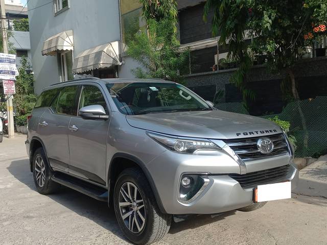 https://images10.gaadi.com/usedcar_image/4574033/original/processed_1a39c02184ca1a5bc23b5fd91995b893.jpg?imwidth=6400