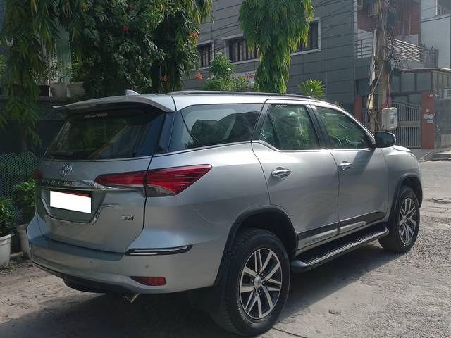 https://images10.gaadi.com/usedcar_image/4574033/original/processed_f0636a10f29980b20396bf2f557535a6.jpg?imwidth=6402