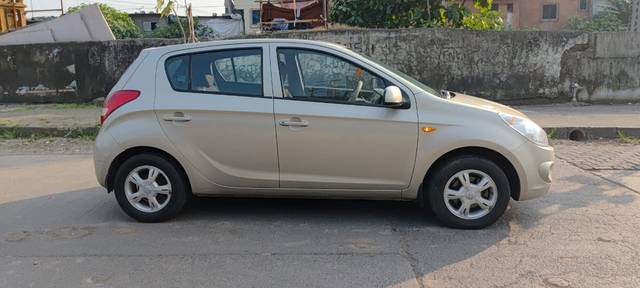 https://images10.gaadi.com/usedcar_image/4574055/original/25a3191ba9bdf74d9b94a0c34fe3bc4c.jpeg?imwidth=6401